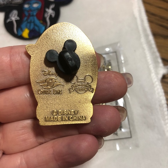 Disney keychains, patches, and Disney trading collectible pins bundle - Picture 5 of 11